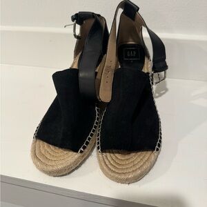 GAP Women's Black and Tan Heeled Espadrilles